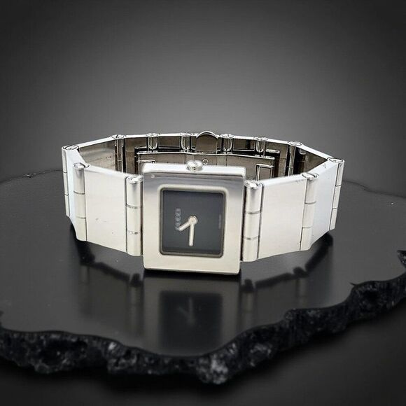 Gucci Stainless Steel Water Resistant Swiss Made Wristwatch 6" Estate G52 - Picture 1 of 12